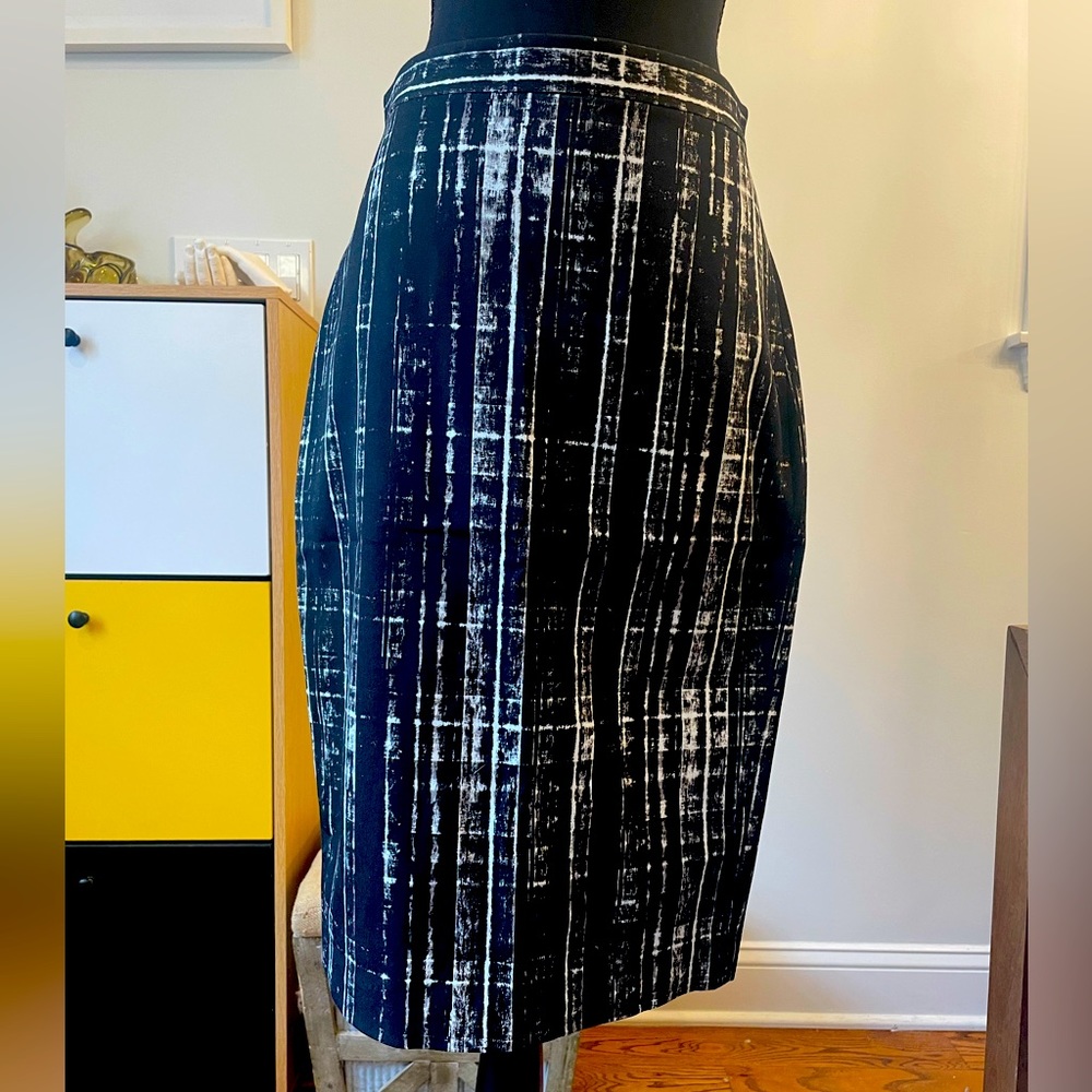 Black/White pencil skirt; size 4